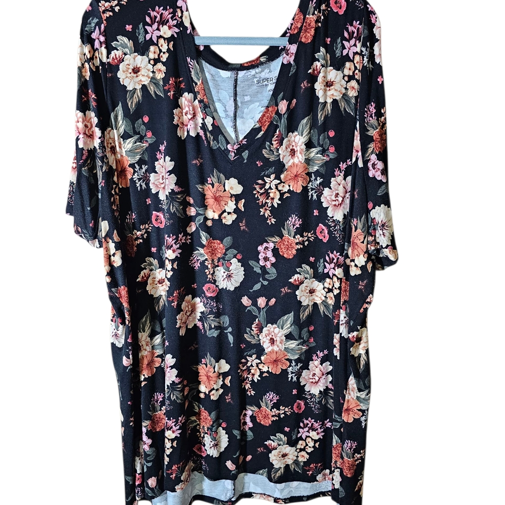 Torrid Black Floral Short Sleeve Tee